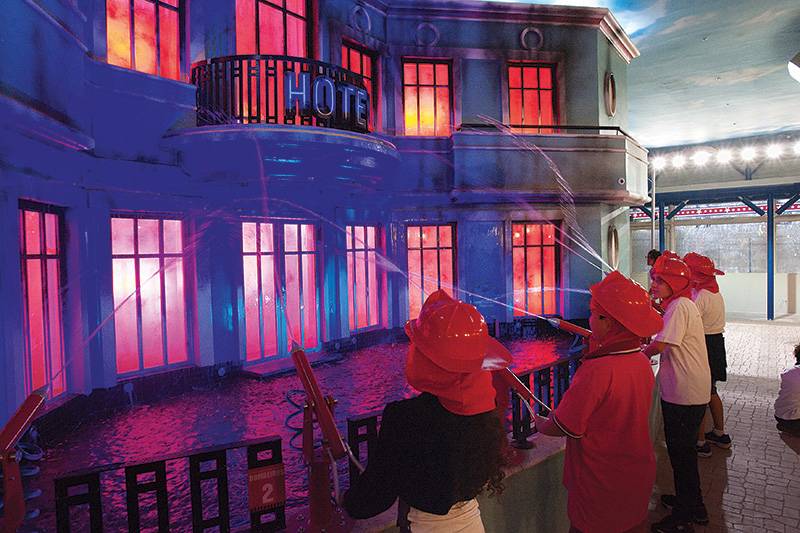 Corpo de bombeiros: uma das setenta atra&ccedil;&otilde;es da KidZania