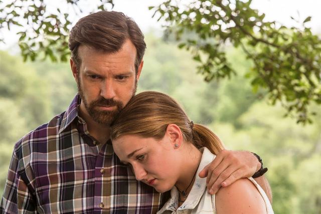 Bradley (Jason Sudeikis), pai solteiro com uma filha adolescente