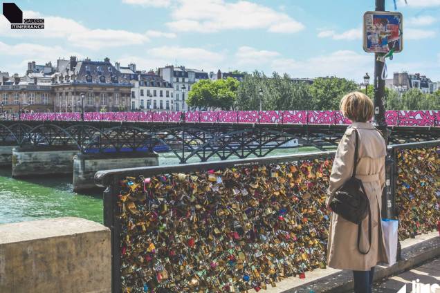 Promovida pela galeria francesa Itinerrance, exposição de arte de rua entra no lugar dos cadeados do amor da Pont des Arts, em Paris
