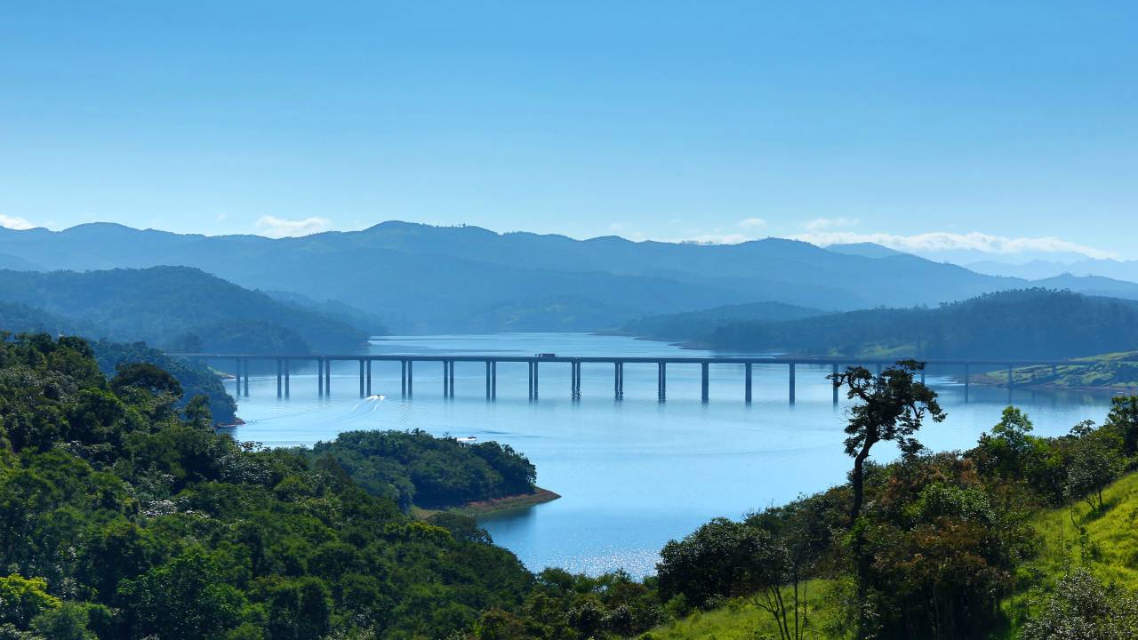 Imagem mostra foto da represa de Atibainha, que integra o Sistema Cantareira