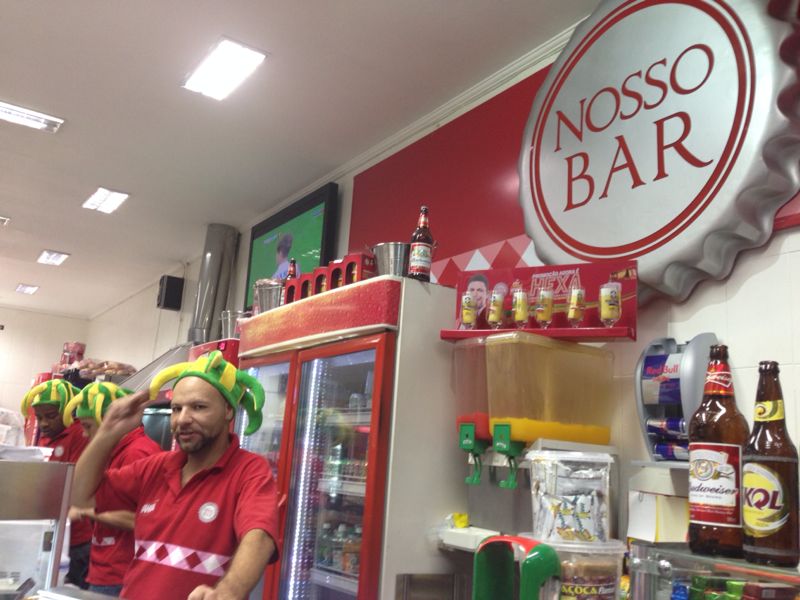 Comerciantes de Artur Alvim reclamam do baixo movimento