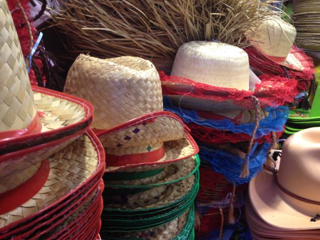 Porto das Festas e Fantasias: chapéus para todos os gostos de R$ 2,50 a R$ 10,00