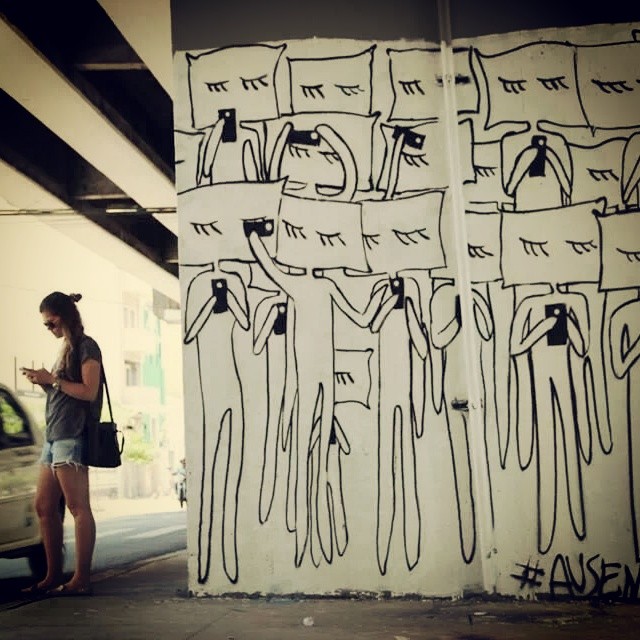 grafite 'Ausentes', de Rosane Andrade