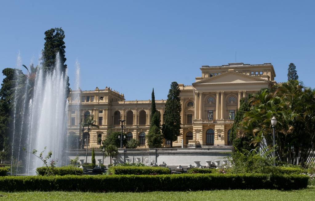 Fonte do Parque Independência e o Museu Paulista da Universidade de São Paulo