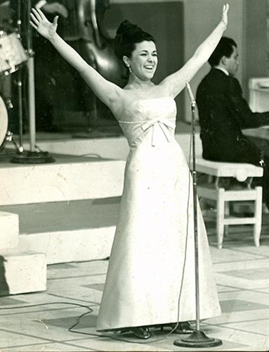 Elis Regina no programa Fino da Bossa em 1965, gravado no Teatro Paramount, em São Paulo, e exibido pela TV Recod