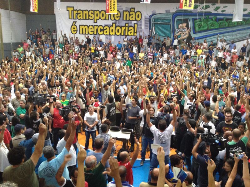 greve metrô - metroviários permanecem em greve - assembleia 8/6/2014