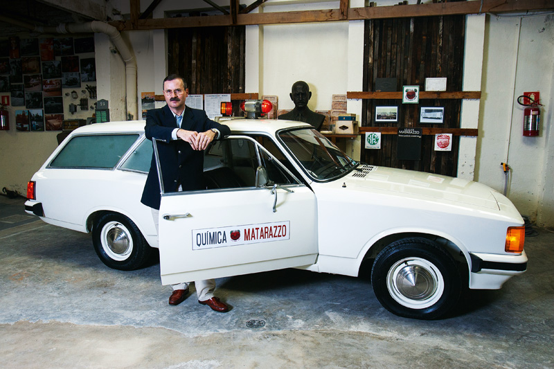 Vignoli com a ambulância Caravan: fabricada em 1980, pertencia à Química Matarazzo S/A