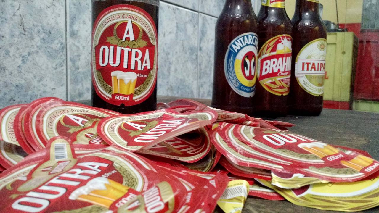 Cerveja rótulo trocado