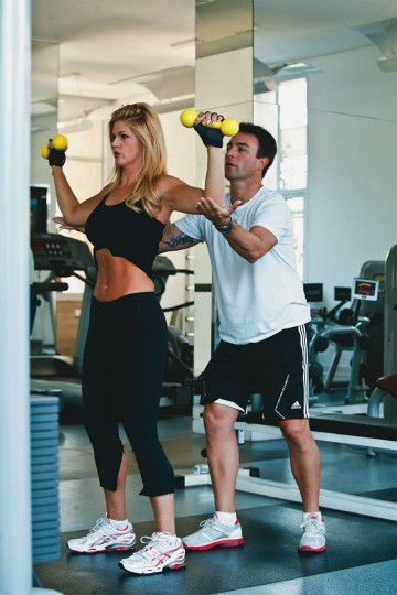 Musculação com personal trainer no prédio: forma física foi turbinada com uma lipo e silicone nos seios Musculação com personal trainer no prédio: forma física foi turbinada com uma lipo e silicone nos seios