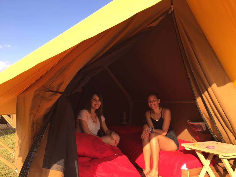 Maiara Almeida e Ellen Marnie optaram pelo Lodge, um tipo de tenda mais aconchegante