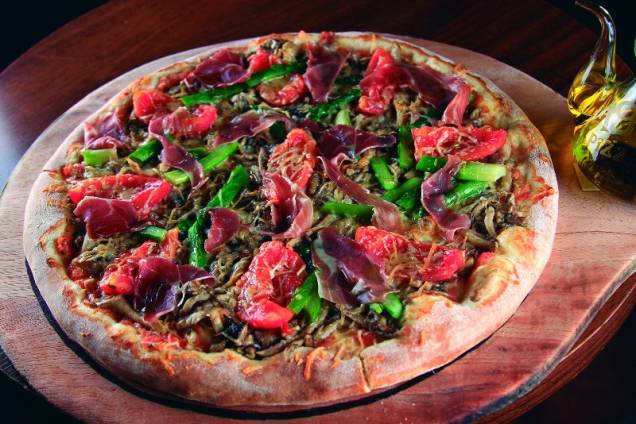 No cardápio da 1900: a pizza de  berinjela, tomate, mussarela de búfala e azeitonas preta e verde