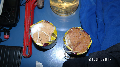 Dois artefatos com pavio, que segundo a SSP seriam explosivos carregados pelo jovem
