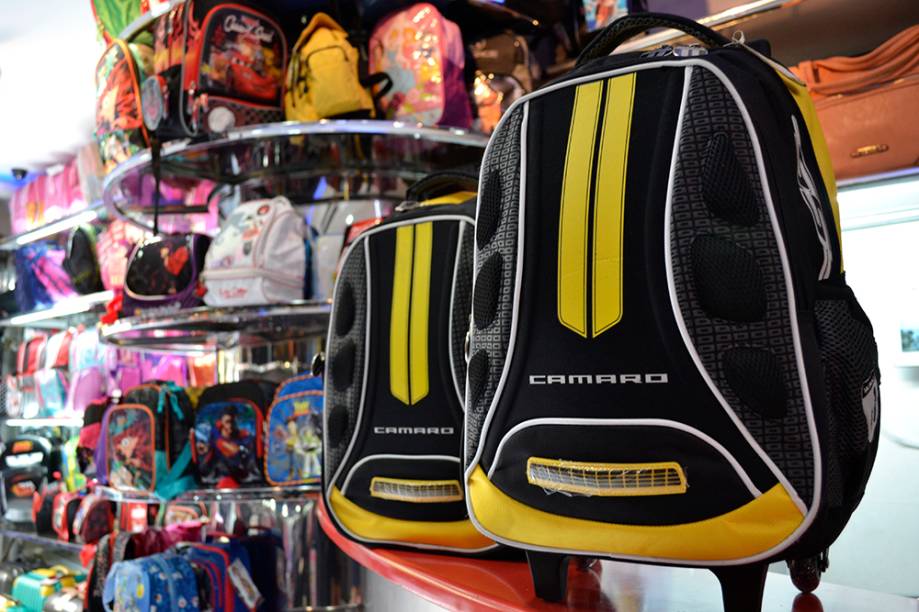 Peixoto Artigos de Couro: mochila do Camaro Amarelo (R$ 79,00 sem rodinha e R$ 120,00 com rodinha)