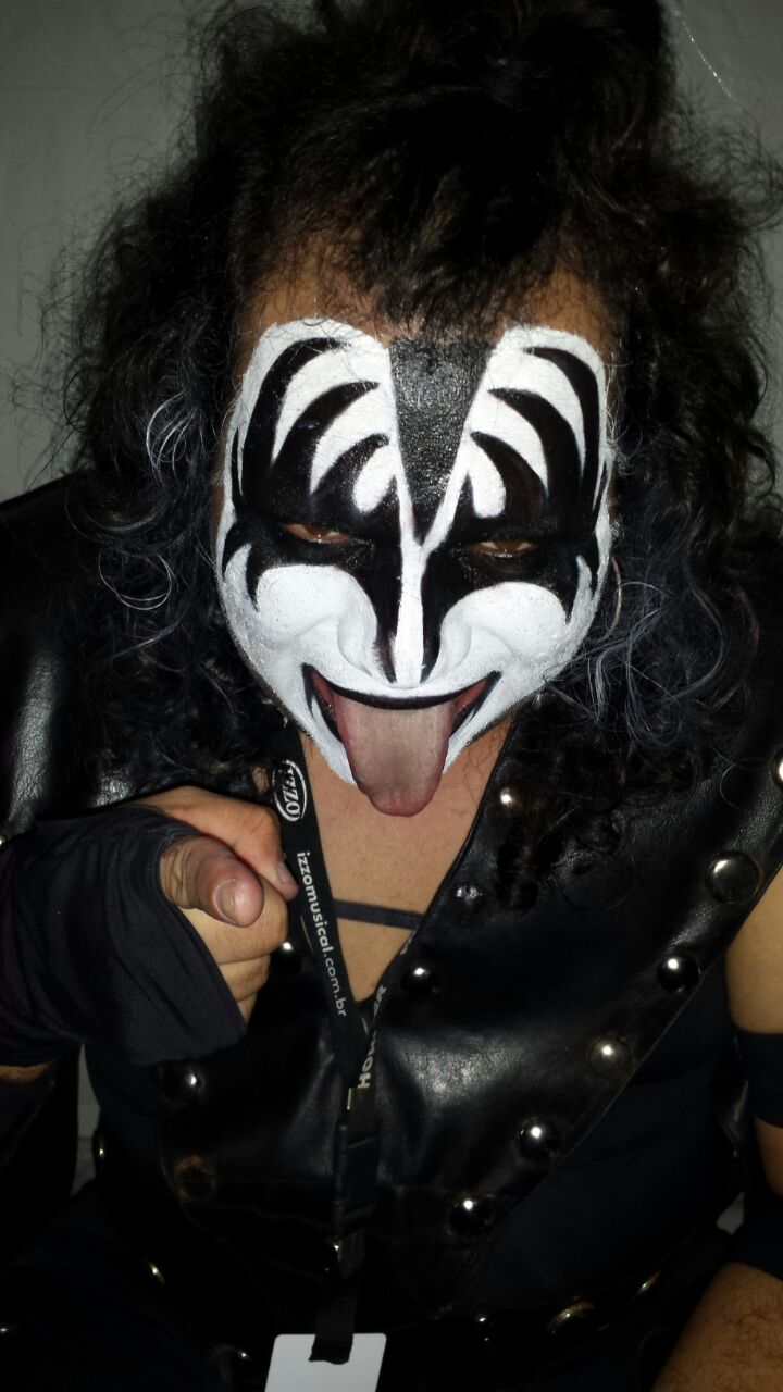 Sósia Gene Simmons