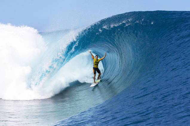 Gabriel Medina ganhará estátua com a imagem da onda que pegou em Teahuppo, no Taiti, e derrotou Kelly Slater