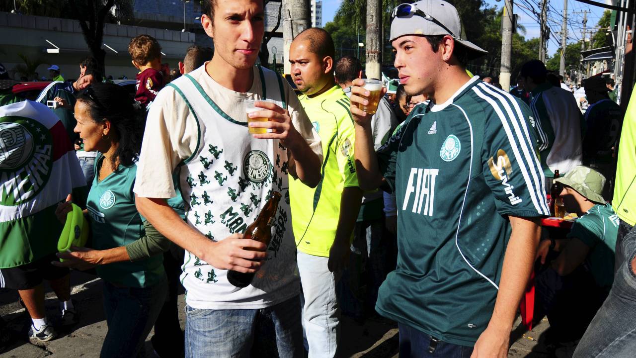 Torcedores a entrada do jogo Palmeiras x Vitória pelo campeonato Brasileiro de 2