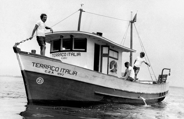 	Terraço Itália: por alguns meses, o Terraço manteve um barco em Santos para pescar próprios peixes