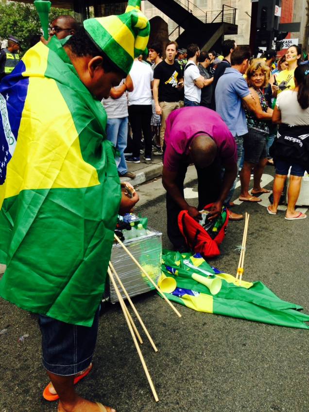 	Ambulantes tentaram lucrarm com a venda de bandeiras e vuvuzelas