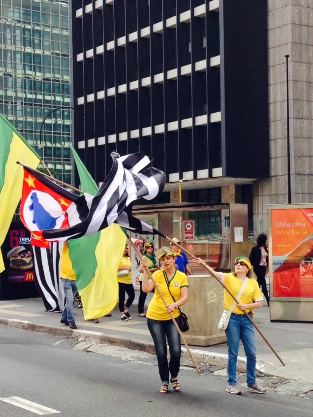 	Bandeiras de São Paulo também marcaram presença no ato contra a presidente Dilma Rousseff