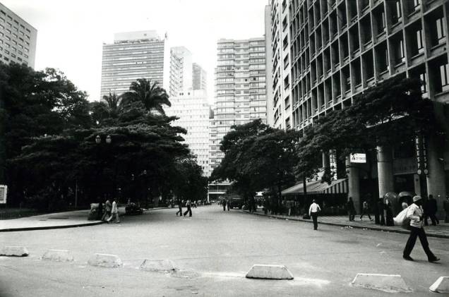 Paribar: fachada na rua fechada que leva ao restaurante Paribar: fachada na rua fechada que leva ao restaurante