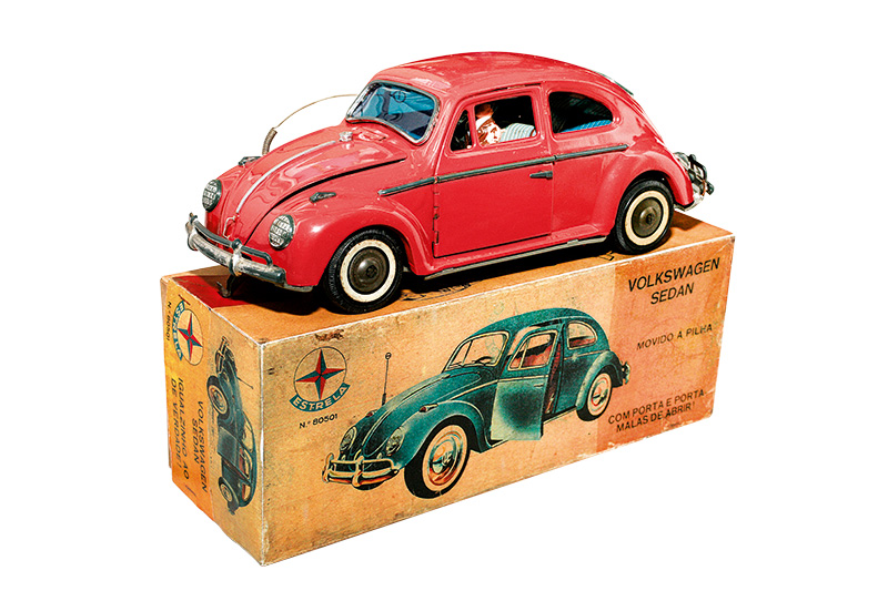 Fusca 1968: a miniatura movida a pilha sai por cerca de 1 000 reais e vem com a caixa original