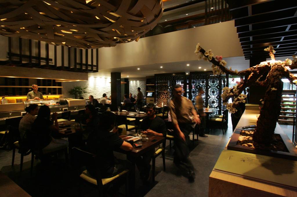 Cris Arcangeli e Íris Stefanelli participam de coquetel no Itaim Bibi