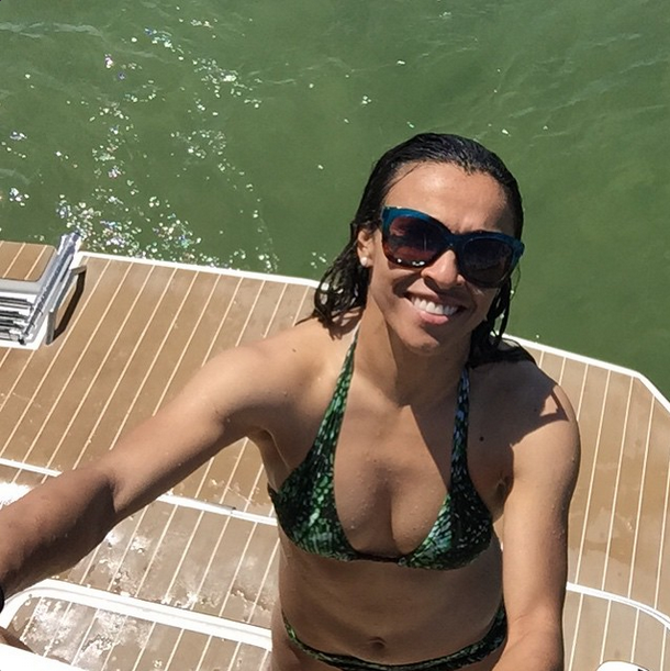 A jogadora de futebol Marta Vieira gosta de publicar fotos de seus momentos de lazer