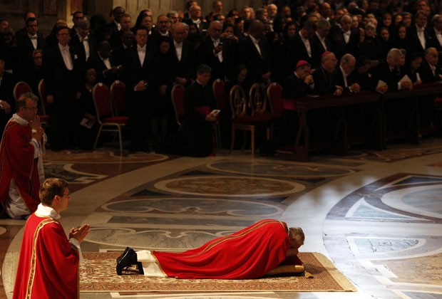 Conhecido como Tríduo Pascal, o rito relembra o dia em que Jesus foi crucificado Conhecido como Tríduo Pascal, o rito relembra o dia em que Jesus foi crucificado