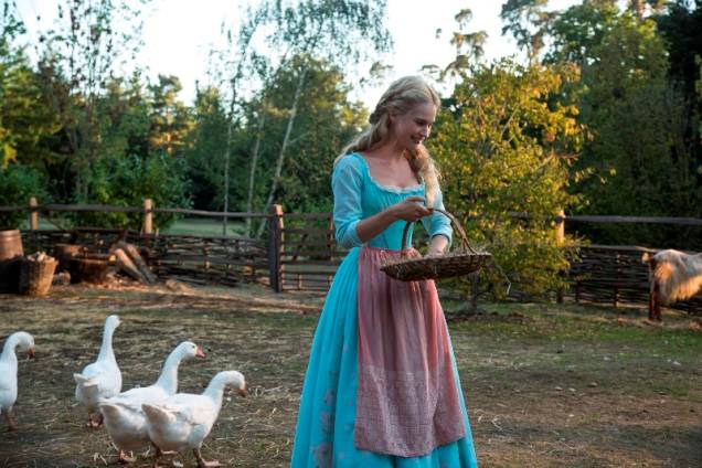 Cinderela: Ella (Lily James) Cinderela: Ella (Lily James)