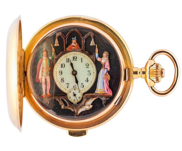 	<strong>Le Phare autômato sonnerie - </strong>De 1890, é um relógio de bolso raro e incomum, com caixa de três tampas de ouro rosa 18 quilates. As imagens no mostrador movem-se para tocar o sino. <strong>Lance inicial:</strong> 24 000 reais.