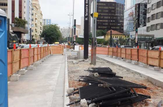 Trecho da Avenida Paulista perto da Rua Carlos Sampaio Trecho da Avenida Paulista perto da Rua Carlos Sampaio