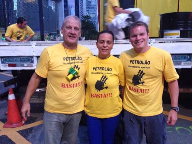Manifestantes ironizam deficiência de Lula