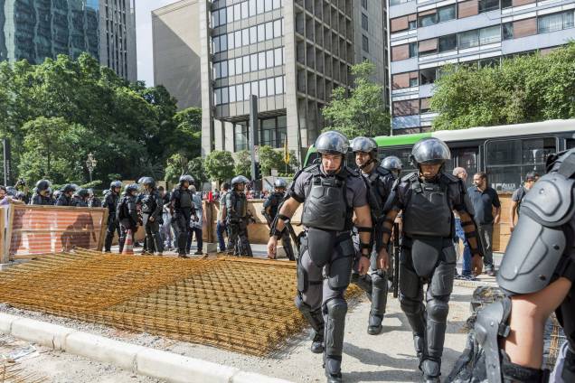 Tropa de Choque da Polícia Militar acompanha a manifestação, que não teve incidentes