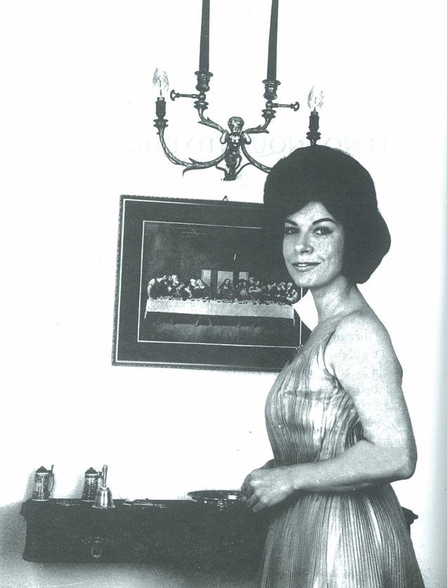 Em casa, em São Paulo, durante foto para matéria de um jornal paulistano, nos anos 60 Em casa, em São Paulo, durante foto para matéria de um jornal paulistano, nos anos 60