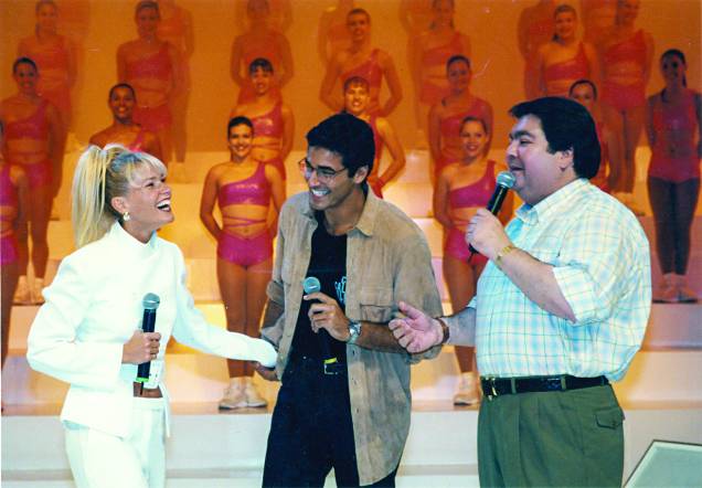 Xuxa e Luciano Szafir anunciam a gravidez no "Domingão do Faustão", em 1997