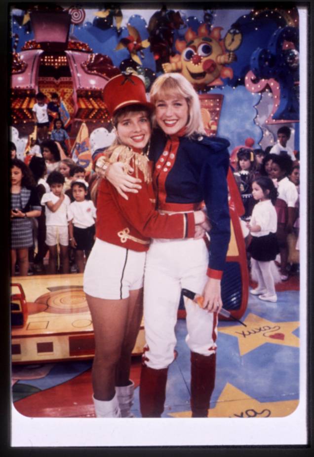 A então paquita Letícia Spiller e Xuxa, no Programa da Xuxa A então paquita Letícia Spiller e Xuxa, no Programa da Xuxa