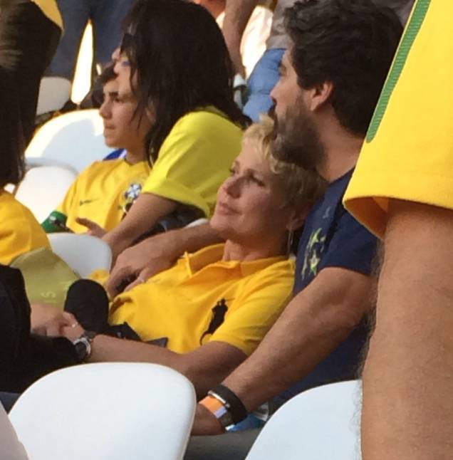 O casal durante a partida da seleção no estádio paulistano