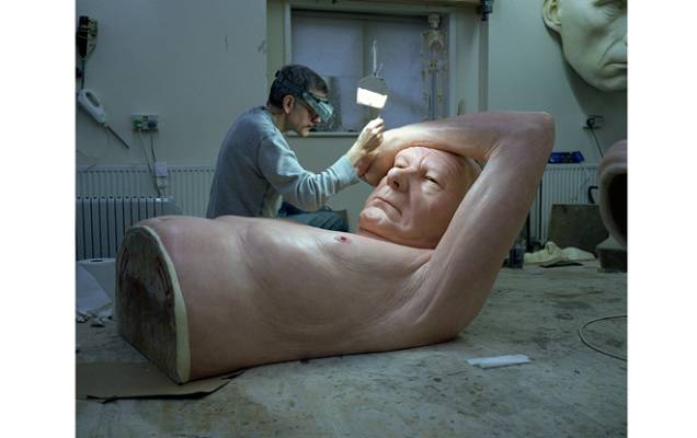Escultura sendo produzida Escultura sendo produzida