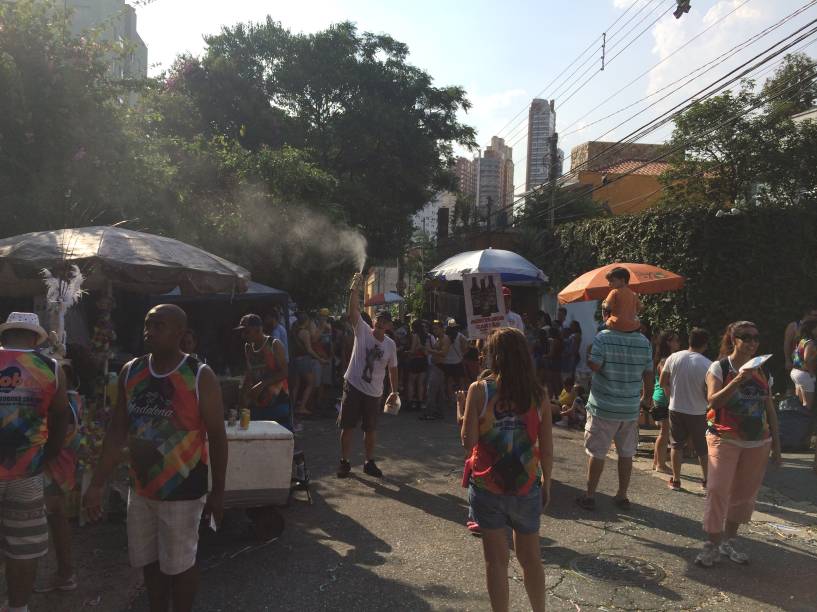 	Quem estava no bloco Os Madalena podia matar a fome com churrasco e até churros gourmet