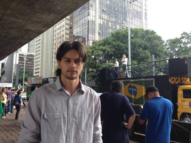 O modelo Bryan Marczewski, de 23 anos, apoia a intervenção militar no Brasil