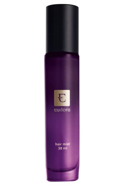 Perfume para os cabelos, da Eudora. Retira o odor causado por poluição, cigarro ou fritura e deixa os cabelos mais macios e sem frizz, aquele efeito de fios arrepiados. Preço sugerido: 64,90 reais