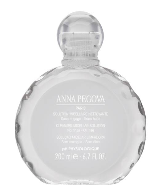 	Solução para limpeza do rosto, da Anna Pegova. Limpa a pele e remove a maquiagem do rosto, dos olhos e dos lábios; não contém álcool nem óleo. Pode ser utilizada até por usuários de lentes de contato. Preço sugerido: 87 reais