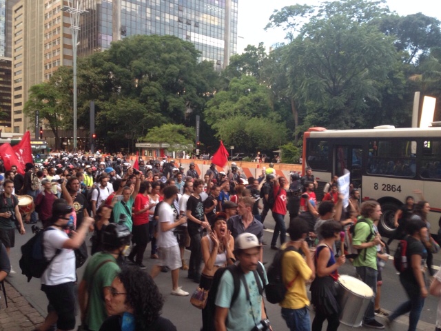 Ato fecha Paulista sentido Consolação