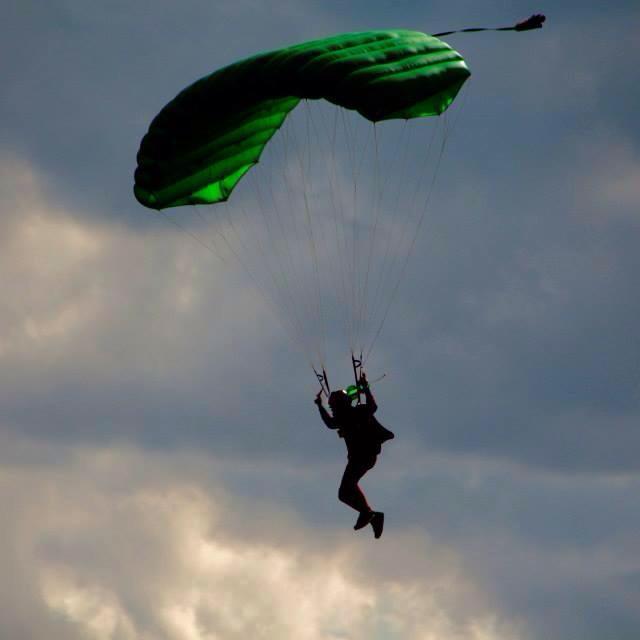 Paraquedismo em salto na cidade de Boituva
