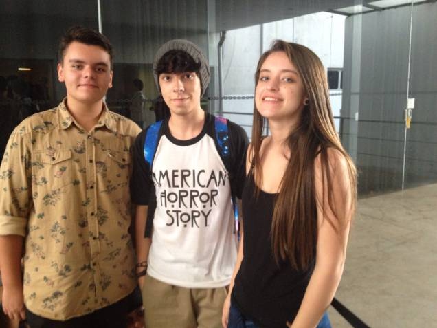 Enrico Moscatelli, de 17 anos, Felipe Bouzane, 19, e Fernanda Prianti, 17: camiseta da série
