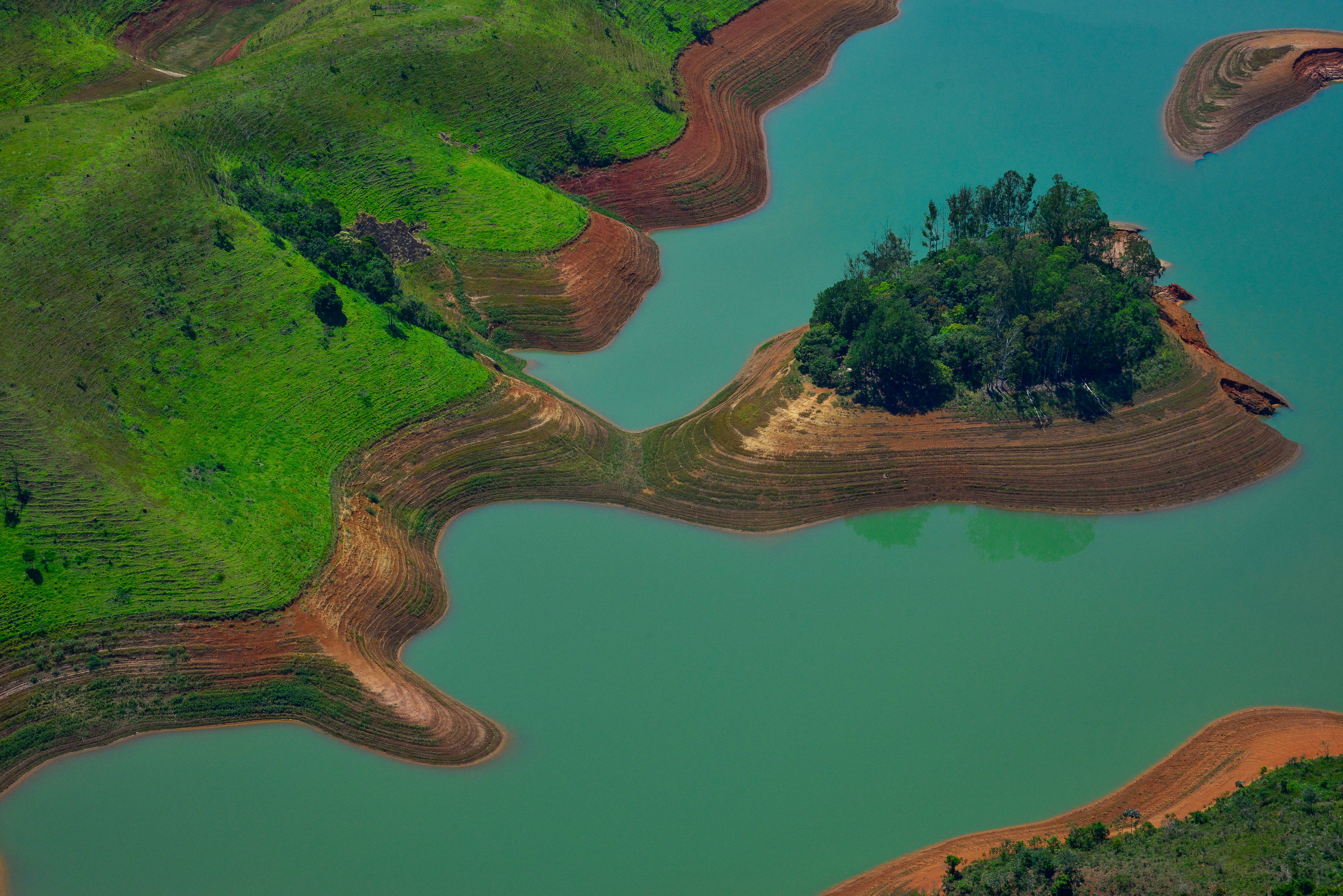 Vista aérea da represa de Jaguarí, que faz parte do sistema Cantareira