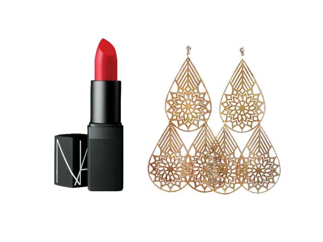 Sedutor. Vermelho e dourado são uma combinação explosiva. Batom Jungle Red Semi Matte, Nars. R$ 100,00. ☎ 0800148 023. Brincos de metal, Paris Bijux. R$ 21,00. Rua 25 de Março, 733, centro, ☎ 3227- 9521, www.parisbijux.com.br. Sedutor. Vermelho e dourado são uma combinação explosiva. Batom Jungle Red Semi Matte, Nars. R$ 100,00. ☎ 0800148 023. Brincos de metal, Paris Bijux. R$ 21,00. Rua 25 de Março, 733, centro, ☎ 3227- 9521, www.parisbijux.com.br.