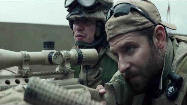 Cena do filme American Sniper, com Bradley Cooper