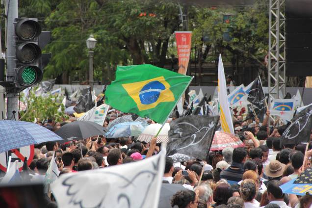 Multidão no cortejo fúnebre no Recife