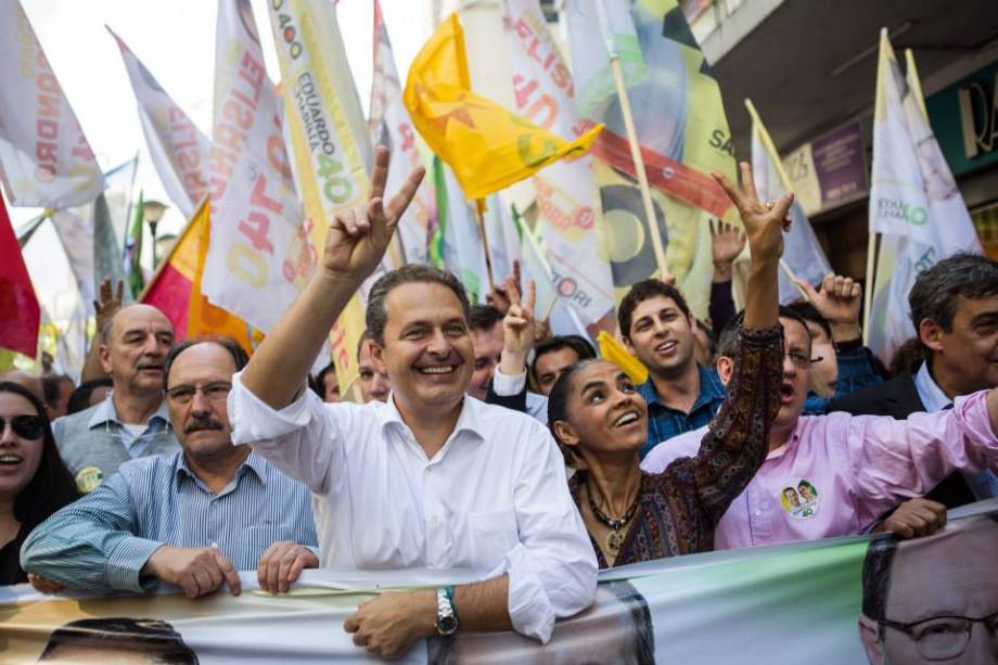 	Em campanha com Marina Silva, sua vice, em Porto Alegre